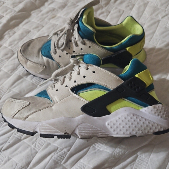 Nike Other - Youth Nike Huarache shoes